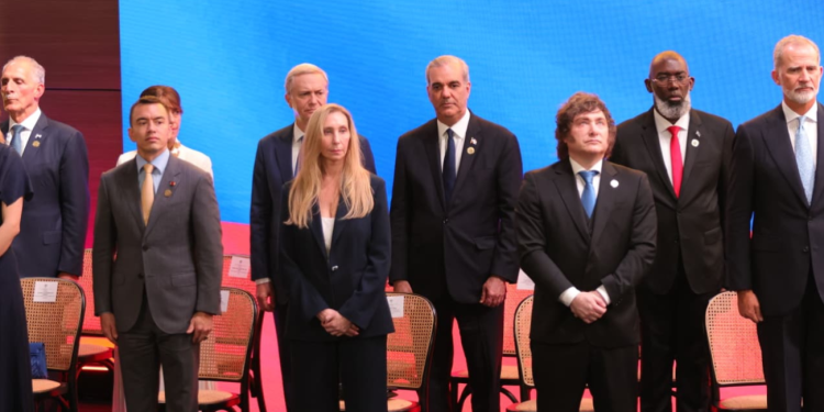 Presidente Abinader concluye agenda en Colombia y sale hacia la República Dominicana tras toma de posesión de Abelardo de la Espriella