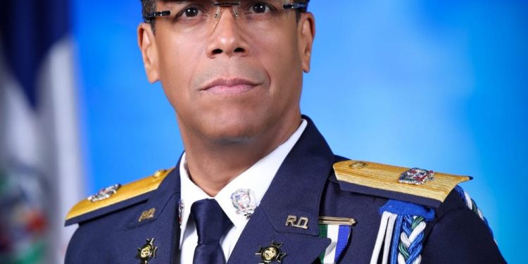 Presidente Luis Abinader designa nuevo inspector general de la Policía Nacional