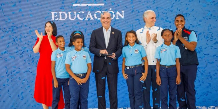 Presidente Abinader da inicio al año escolar 2026-2027 con más de dos millones de estudiantes convocados