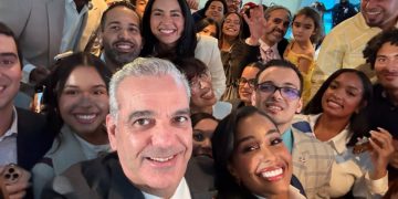 Presidente Luis Abinader anuncia 300 becas para jóvenes dominicanos residentes en Nueva York