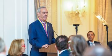 Presidente Luis Abinader es reconocido con la Insignia de Oro, el más alto honor de Americas Society por su liderazgo y el impacto de su gestión en la República Dominicana y el hemisferio
