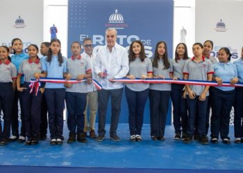 Presidente Luis Abinader entrega techado de centro educativo para beneficio 665 estudiantes y munícipes de Rancho Arriba
