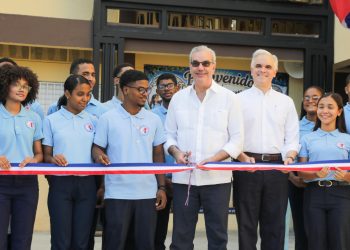 Presidente Luis Abinader inaugura ampliación del Centro Educativo San Vicente de Paúl en Los Minas, que beneficiará a más de 2,000 estudiantes