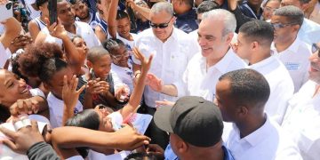 Presidente Luis Abinader retomará agenda nacional tras jornada en Roma